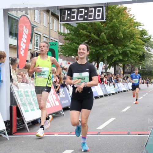 21.09.2025 - PSD Bank Halbmarathon Strokosch-Dieckow http://msf.ph/oto/8940194 21.09.2025 11:32:01 Ziel 1052, 1167, 1174, 1326, 1852, 1888, 1890, 2025 meine-sportfotos.de