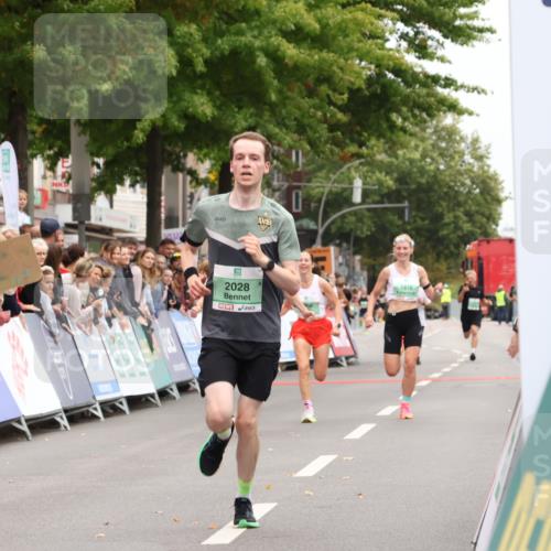 21.09.2025 - PSD Bank Halbmarathon Strokosch-Dieckow http://msf.ph/oto/8940217 21.09.2025 11:32:31 Ziel 1900, 2028, 3929 meine-sportfotos.de