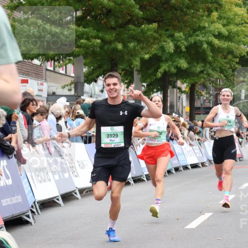 21.09.2025 - PSD Bank Halbmarathon Strokosch-Dieckow http://msf.ph/oto/8940222 21.09.2025 11:32:34 Ziel 1876, 1900, 2028, 3929 meine-sportfotos.de