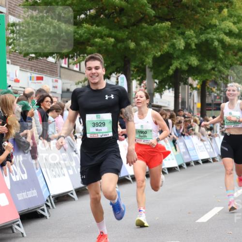 21.09.2025 - PSD Bank Halbmarathon Strokosch-Dieckow http://msf.ph/oto/8940223 21.09.2025 11:32:34 Ziel 1876, 1900, 2028, 3929 meine-sportfotos.de