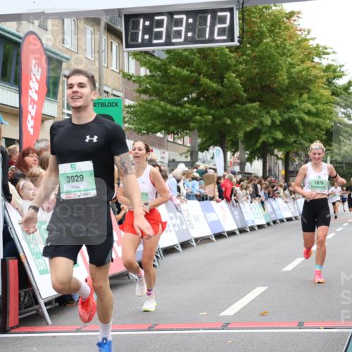 21.09.2025 - PSD Bank Halbmarathon Strokosch-Dieckow http://msf.ph/oto/8940226 21.09.2025 11:32:35 Ziel 1876, 1900, 2028, 3929 meine-sportfotos.de