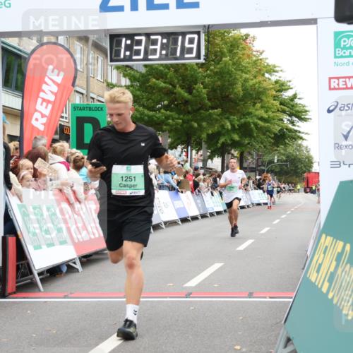 21.09.2025 - PSD Bank Halbmarathon Strokosch-Dieckow http://msf.ph/oto/8940238 21.09.2025 11:32:42 Ziel 1251, 1876, 1900, 2090, 3929 meine-sportfotos.de