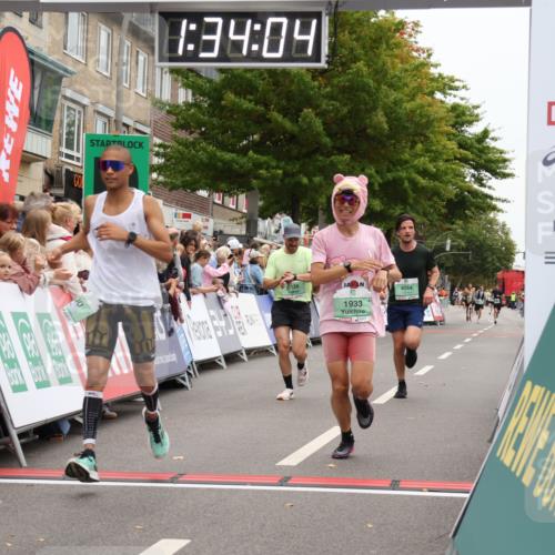 21.09.2025 - PSD Bank Halbmarathon Strokosch-Dieckow http://msf.ph/oto/8940284 21.09.2025 11:33:27 Ziel 1001, 1438, 1533, 1933, 2001, 2126, 4000, 4064 meine-sportfotos.de