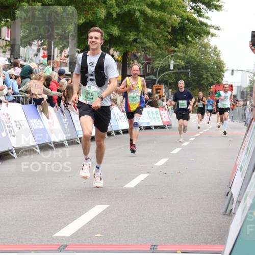 21.09.2025 - PSD Bank Halbmarathon Strokosch-Dieckow http://msf.ph/oto/8940308 21.09.2025 11:33:42 Ziel 1915, 1936, 1990 meine-sportfotos.de