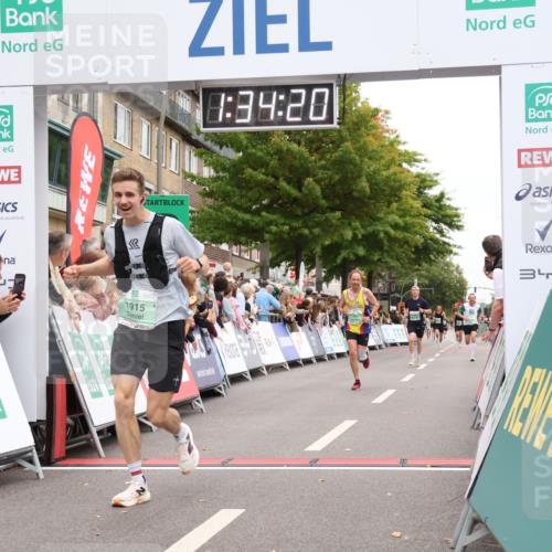 21.09.2025 - PSD Bank Halbmarathon Strokosch-Dieckow http://msf.ph/oto/8940314 21.09.2025 11:33:44 Ziel 1577, 1915, 1936, 1990, 2068 meine-sportfotos.de
