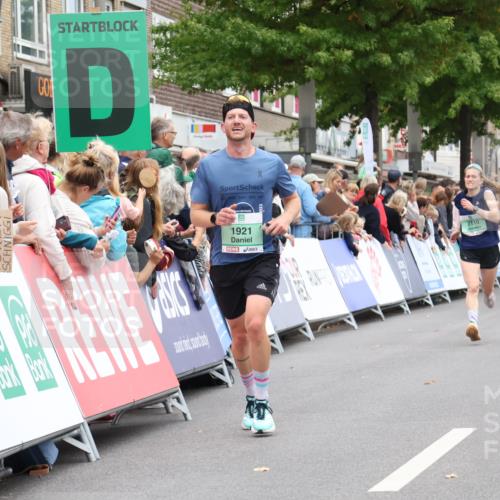 21.09.2025 - PSD Bank Halbmarathon Strokosch-Dieckow http://msf.ph/oto/8940563 21.09.2025 11:35:55 Ziel 1330, 1921, 1922, 1973, 1976, 2110 meine-sportfotos.de