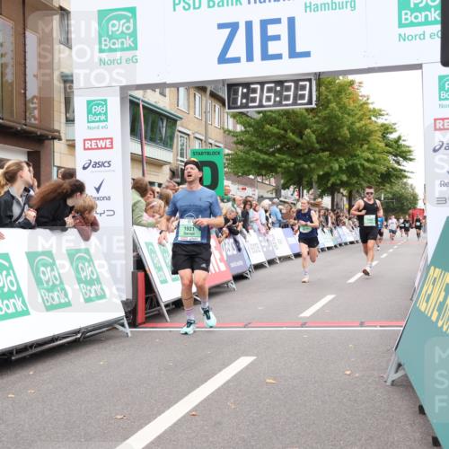 21.09.2025 - PSD Bank Halbmarathon Strokosch-Dieckow http://msf.ph/oto/8940568 21.09.2025 11:35:56 Ziel 1330, 1921, 1922, 1973, 1976, 2110 meine-sportfotos.de