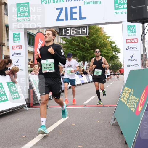 21.09.2025 - PSD Bank Halbmarathon Strokosch-Dieckow http://msf.ph/oto/8940602 21.09.2025 11:36:08 Ziel 1426, 1952, 1971, 2033, 2051 meine-sportfotos.de