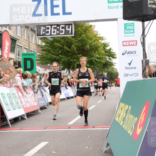 21.09.2025 - PSD Bank Halbmarathon Strokosch-Dieckow http://msf.ph/oto/8940625 21.09.2025 11:36:17 Ziel 1044, 1060, 1977, 2023 meine-sportfotos.de