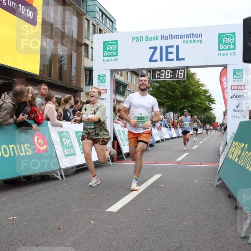 21.09.2025 - PSD Bank Halbmarathon Strokosch-Dieckow http://msf.ph/oto/8940777 21.09.2025 11:37:41 Ziel 1216, 2017, 2132, 2226, 3999 meine-sportfotos.de