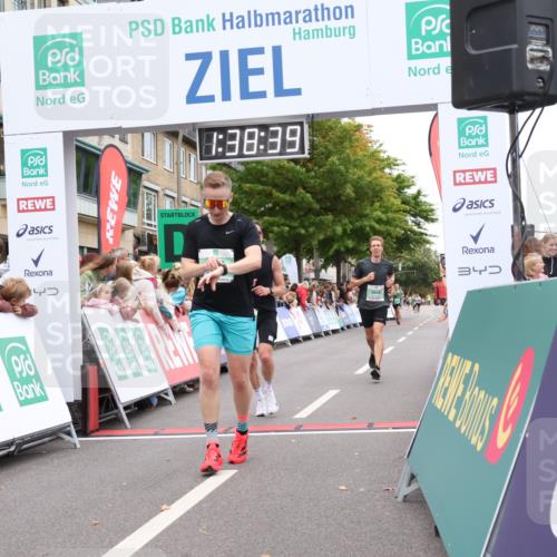 21.09.2025 - PSD Bank Halbmarathon Strokosch-Dieckow http://msf.ph/oto/8940814 21.09.2025 11:38:02 Ziel 1591, 1651, 1928, 3916, 3922 meine-sportfotos.de