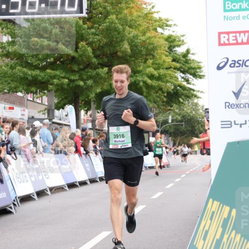 21.09.2025 - PSD Bank Halbmarathon Strokosch-Dieckow http://msf.ph/oto/8940817 21.09.2025 11:38:03 Ziel 1591, 1651, 1928, 3916, 3922 meine-sportfotos.de