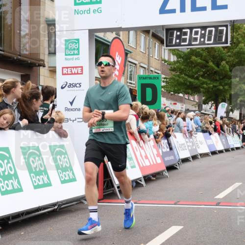 21.09.2025 - PSD Bank Halbmarathon Strokosch-Dieckow http://msf.ph/oto/8940860 21.09.2025 11:38:30 Ziel 1984, 1985, 2675 meine-sportfotos.de