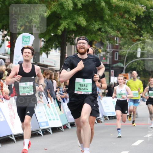 21.09.2025 - PSD Bank Halbmarathon Strokosch-Dieckow http://msf.ph/oto/8940863 21.09.2025 11:38:32 Ziel 1984, 1985, 2077, 2099, 2675 meine-sportfotos.de