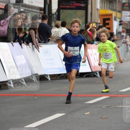 21.09.2025 - PSD Bank Halbmarathon Strokosch-Dieckow http://msf.ph/oto/8940882 21.09.2025 10:26:38 Ziel 111, 143, 297, 347, 348, 379, 396 meine-sportfotos.de