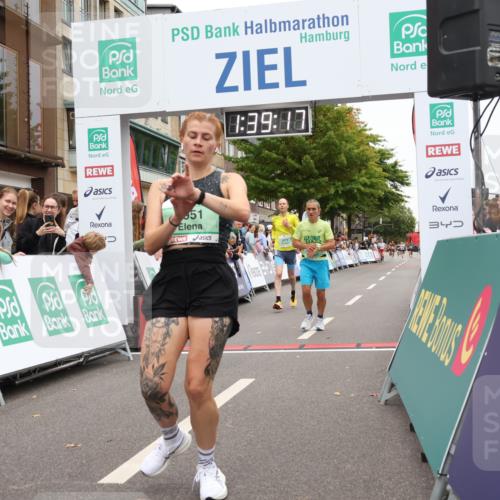 21.09.2025 - PSD Bank Halbmarathon Strokosch-Dieckow http://msf.ph/oto/8940887 21.09.2025 11:38:41 Ziel 1951, 1984, 2037, 2073, 2077, 2099, 2200 meine-sportfotos.de