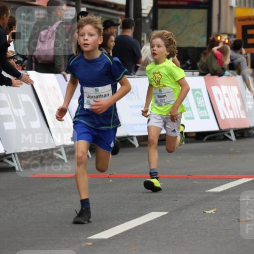 21.09.2025 - PSD Bank Halbmarathon Strokosch-Dieckow http://msf.ph/oto/8940901 21.09.2025 10:26:39 Ziel 111, 143, 152, 297, 347, 348, 379, 396 meine-sportfotos.de