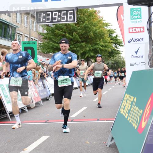 21.09.2025 - PSD Bank Halbmarathon Strokosch-Dieckow http://msf.ph/oto/8940977 21.09.2025 11:39:19 Ziel 1227, 2038, 2062, 2064, 2080, 2137, 2175 meine-sportfotos.de