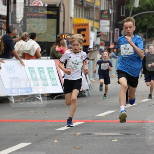 21.09.2025 - PSD Bank Halbmarathon Strokosch-Dieckow http://msf.ph/oto/8941170 21.09.2025 10:27:23 Ziel 101, 128, 239, 242, 247, 249, 292, 298, 329, 330, 341, 391, 398 meine-sportfotos.de