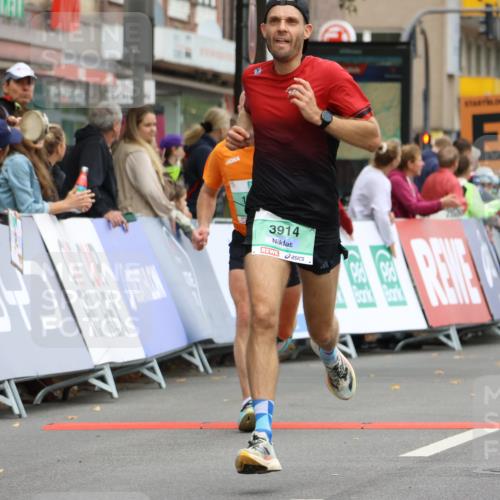 21.09.2025 - PSD Bank Halbmarathon Strokosch-Dieckow http://msf.ph/oto/8941206 21.09.2025 11:24:29 Ziel 1845, 3913, 3914 meine-sportfotos.de