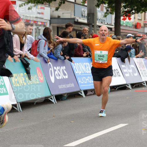 21.09.2025 - PSD Bank Halbmarathon Strokosch-Dieckow http://msf.ph/oto/8941228 21.09.2025 11:24:31 Ziel 1845, 1989, 3913, 3914 meine-sportfotos.de