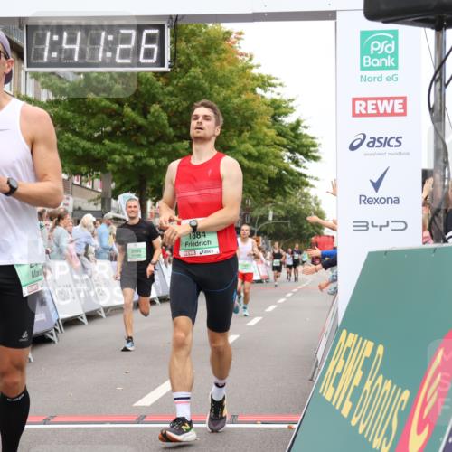 21.09.2025 - PSD Bank Halbmarathon Strokosch-Dieckow http://msf.ph/oto/8941232 21.09.2025 11:40:50 Ziel 1191, 1884, 1947, 1955, 2003, 2142, 2212, 2390 meine-sportfotos.de