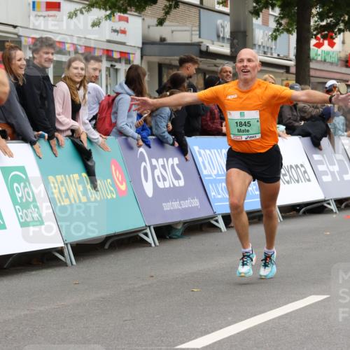 21.09.2025 - PSD Bank Halbmarathon Strokosch-Dieckow http://msf.ph/oto/8941237 21.09.2025 11:24:31 Ziel 1845, 1989, 3913, 3914 meine-sportfotos.de