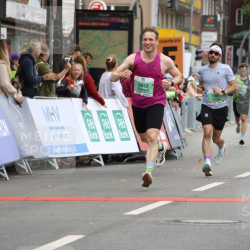 21.09.2025 - PSD Bank Halbmarathon Strokosch-Dieckow http://msf.ph/oto/8941274 21.09.2025 11:24:34 Ziel 1310, 1845, 1989, 3913, 3914 meine-sportfotos.de
