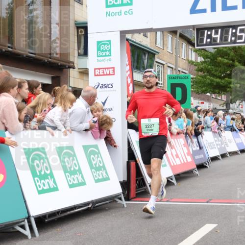 21.09.2025 - PSD Bank Halbmarathon Strokosch-Dieckow http://msf.ph/oto/8941305 21.09.2025 11:41:18 Ziel 1788, 2138, 2180, 2183, 2227 meine-sportfotos.de