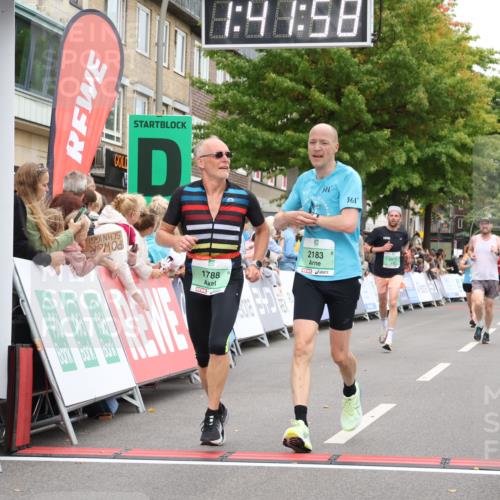 21.09.2025 - PSD Bank Halbmarathon Strokosch-Dieckow http://msf.ph/oto/8941315 21.09.2025 11:41:22 Ziel 1435, 1775, 1776, 1788, 2183, 2227, 3911, 4026 meine-sportfotos.de