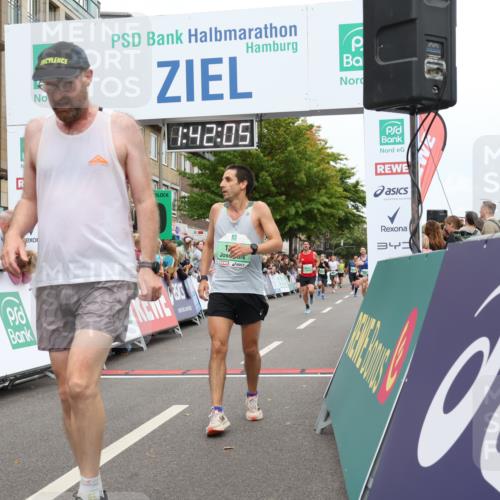 21.09.2025 - PSD Bank Halbmarathon Strokosch-Dieckow http://msf.ph/oto/8941341 21.09.2025 11:41:28 Ziel 1435, 1775, 1776, 1786, 1788, 2083, 2116, 2183, 3911, 4026 meine-sportfotos.de