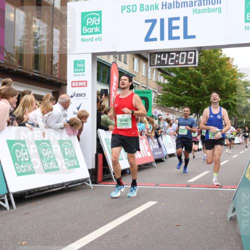 21.09.2025 - PSD Bank Halbmarathon Strokosch-Dieckow http://msf.ph/oto/8941350 21.09.2025 11:41:32 Ziel 1349, 1435, 1775, 1776, 1786, 1886, 2083, 2116, 2443, 3911, 4026 meine-sportfotos.de