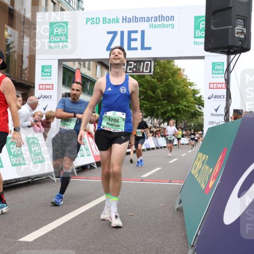 21.09.2025 - PSD Bank Halbmarathon Strokosch-Dieckow http://msf.ph/oto/8941355 21.09.2025 11:41:33 Ziel 1349, 1435, 1775, 1776, 1786, 1886, 2083, 2116, 2443, 3911, 4026 meine-sportfotos.de