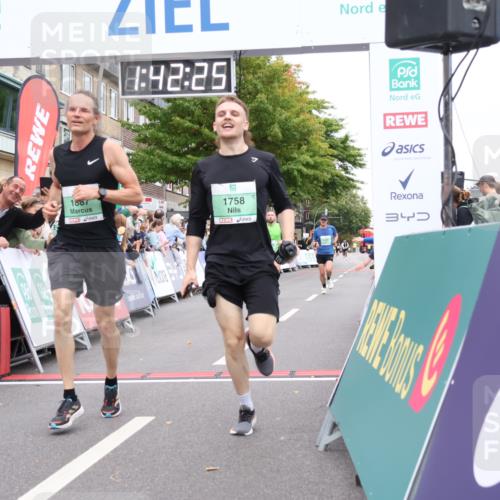 21.09.2025 - PSD Bank Halbmarathon Strokosch-Dieckow http://msf.ph/oto/8941397 21.09.2025 11:41:49 Ziel 1399, 1758, 1765, 1887, 2029, 2043, 2111, 2231, 3895 meine-sportfotos.de