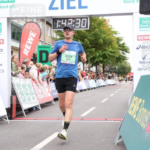 21.09.2025 - PSD Bank Halbmarathon Strokosch-Dieckow http://msf.ph/oto/8941411 21.09.2025 11:41:53 Ziel 1399, 1758, 1887, 2029, 2043 meine-sportfotos.de