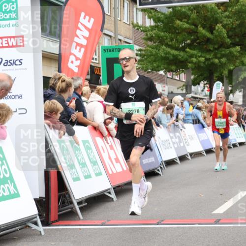 21.09.2025 - PSD Bank Halbmarathon Strokosch-Dieckow http://msf.ph/oto/8941455 21.09.2025 11:42:22 Ziel 1363, 1484, 1801, 2224, 2278 meine-sportfotos.de