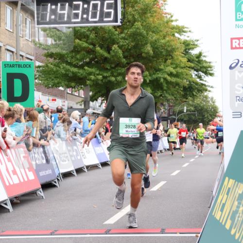 21.09.2025 - PSD Bank Halbmarathon Strokosch-Dieckow http://msf.ph/oto/8941473 21.09.2025 11:42:28 Ziel 1363, 1899, 2224, 2278, 2380, 3928, 4048 meine-sportfotos.de