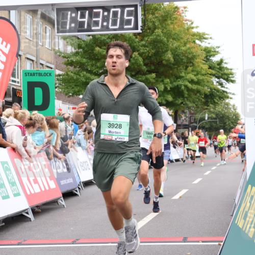 21.09.2025 - PSD Bank Halbmarathon Strokosch-Dieckow http://msf.ph/oto/8941474 21.09.2025 11:42:28 Ziel 1363, 1899, 2224, 2278, 2380, 3928, 4048 meine-sportfotos.de