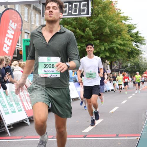 21.09.2025 - PSD Bank Halbmarathon Strokosch-Dieckow http://msf.ph/oto/8941475 21.09.2025 11:42:29 Ziel 1363, 1899, 2224, 2278, 2380, 3928, 4048 meine-sportfotos.de