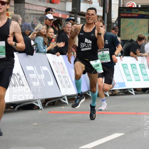 21.09.2025 - PSD Bank Halbmarathon Strokosch-Dieckow http://msf.ph/oto/8941560 21.09.2025 11:25:28 Ziel 1608, 1627, 1857, 1871 meine-sportfotos.de