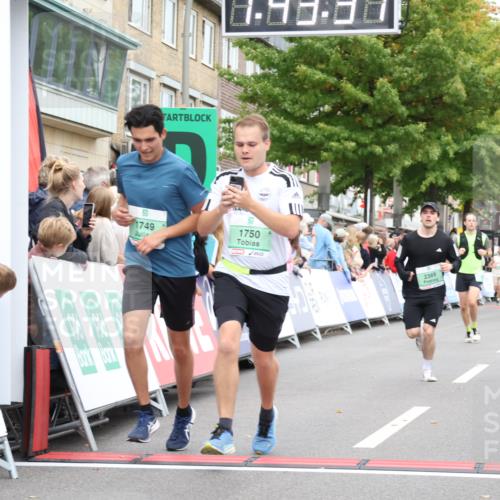 21.09.2025 - PSD Bank Halbmarathon Strokosch-Dieckow http://msf.ph/oto/8941588 21.09.2025 11:43:00 Ziel 1749, 1750, 2123, 2135, 2158, 2369, 3315 meine-sportfotos.de