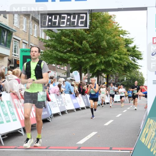 21.09.2025 - PSD Bank Halbmarathon Strokosch-Dieckow http://msf.ph/oto/8941606 21.09.2025 11:43:05 Ziel 1749, 1750, 2100, 2158, 2369, 2995 meine-sportfotos.de