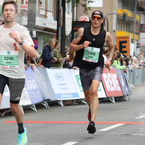 21.09.2025 - PSD Bank Halbmarathon Strokosch-Dieckow http://msf.ph/oto/8941685 21.09.2025 11:26:09 Ziel 1868, 2249 meine-sportfotos.de