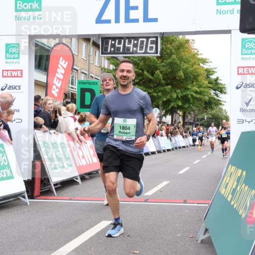 21.09.2025 - PSD Bank Halbmarathon Strokosch-Dieckow http://msf.ph/oto/8941688 21.09.2025 11:43:30 Ziel 1262, 1804, 1856, 1943, 2027, 2154, 2208, 3920 meine-sportfotos.de