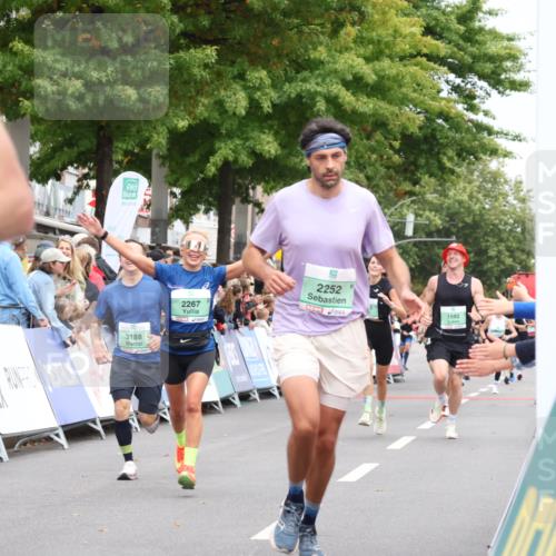 21.09.2025 - PSD Bank Halbmarathon Strokosch-Dieckow http://msf.ph/oto/8941703 21.09.2025 11:43:35 Ziel 1804, 2208, 2252, 2267, 3188, 3920 meine-sportfotos.de