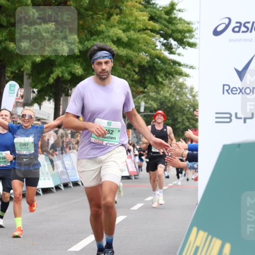 21.09.2025 - PSD Bank Halbmarathon Strokosch-Dieckow http://msf.ph/oto/8941704 21.09.2025 11:43:36 Ziel 1592, 1593, 1804, 2208, 2252, 2267, 3188, 3920 meine-sportfotos.de