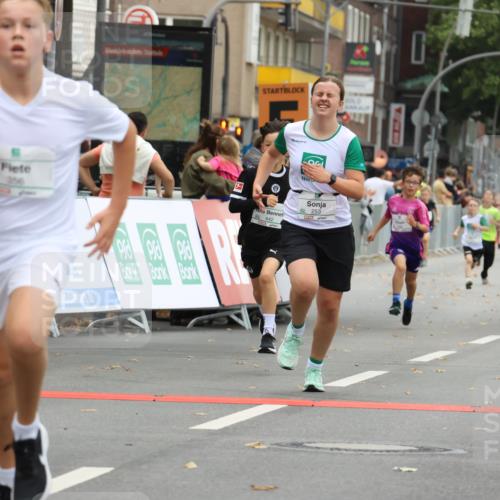 21.09.2025 - PSD Bank Halbmarathon Strokosch-Dieckow http://msf.ph/oto/8941721 21.09.2025 10:28:03 Ziel 220, 241, 253, 288, 289, 356, 401, 411, 425, 442 meine-sportfotos.de