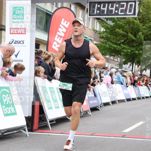 21.09.2025 - PSD Bank Halbmarathon Strokosch-Dieckow http://msf.ph/oto/8941729 21.09.2025 11:43:43 Ziel 1073, 1592, 1593, 2252, 2267, 3188, 3934 meine-sportfotos.de
