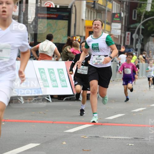 21.09.2025 - PSD Bank Halbmarathon Strokosch-Dieckow http://msf.ph/oto/8941738 21.09.2025 10:28:03 Ziel 220, 241, 253, 288, 289, 356, 401, 411, 425, 442 meine-sportfotos.de