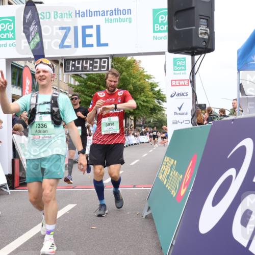 21.09.2025 - PSD Bank Halbmarathon Strokosch-Dieckow http://msf.ph/oto/8941793 21.09.2025 11:44:02 Ziel 1282, 1333, 1336, 2054, 2119, 2147, 2350, 3918 meine-sportfotos.de
